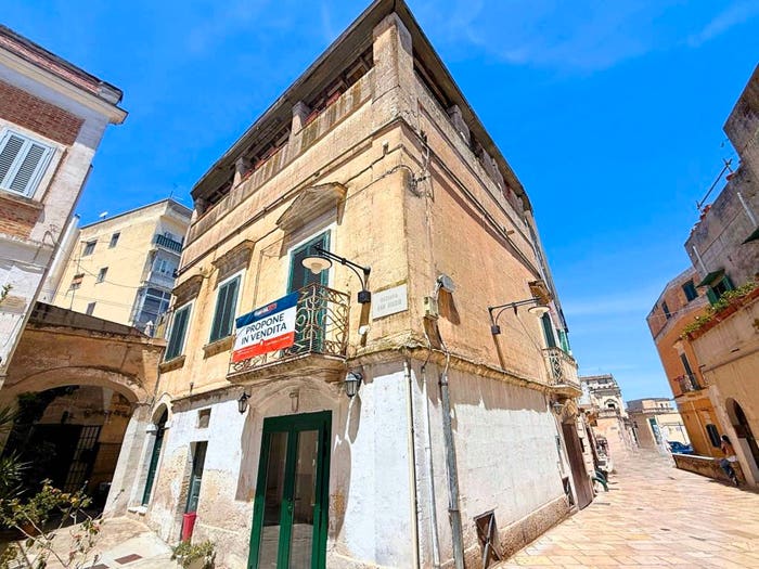 Appartamento con 6 locali in vendita in Via San Biagio, Centro, Matera