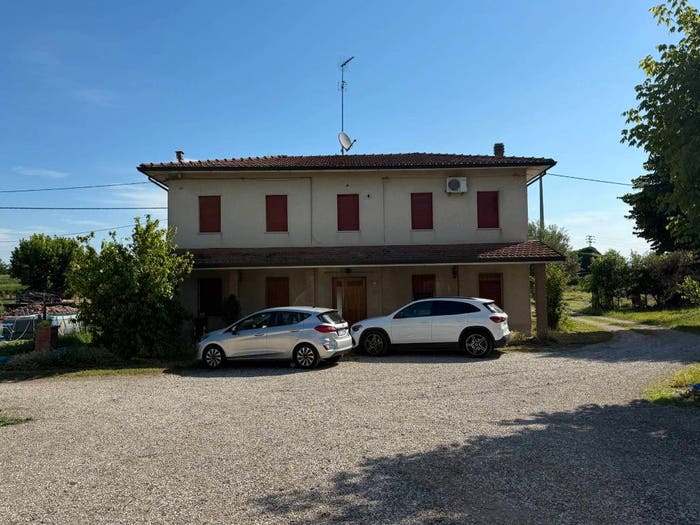 Appartamento con 6 locali in vendita in Via del Catino, Argenta