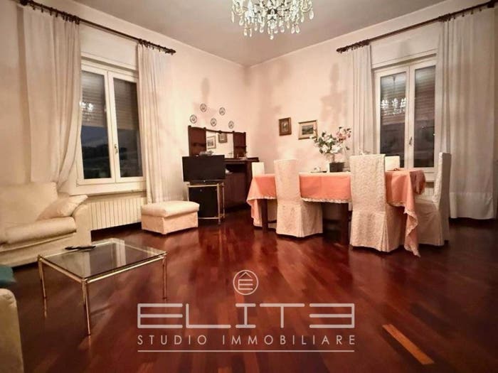 Appartamento con 5 locali in vendita in Via Terenzio Frediani, Cavour, Ancona