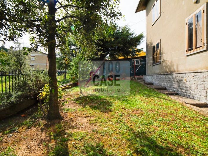 Appartamento con 6 locali in vendita in Via Italia, Abbadia San Salvatore