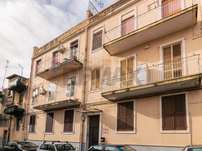 Appartamento con 6 locali in vendita in Via Palli Lucchese, Ferrarotto Acquedotto Greco, Catania