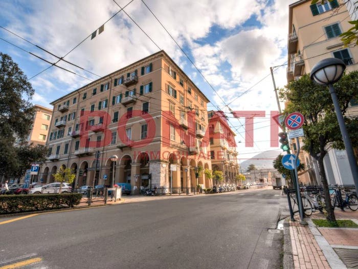 Appartamento con 6 locali in vendita in Via Persio, Centro Storico, La Spezia
