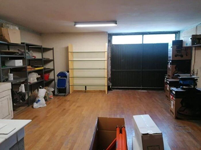 Casa con 6 locali in vendita in Via della linea snc, Trasanni, Urbino