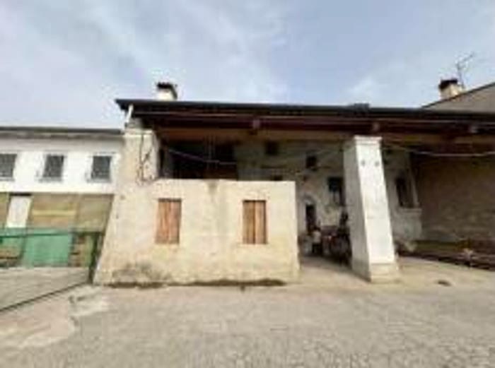 Appartamento con 5 locali in vendita in Via San Pietro, Centro Accoglienza Alto Vicentino, Montecchio Precalcino