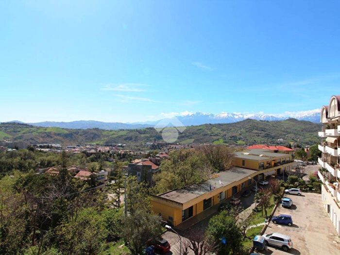 Appartamento quadrilocale in vendita in Via Guido Montauti, Centro, Teramo