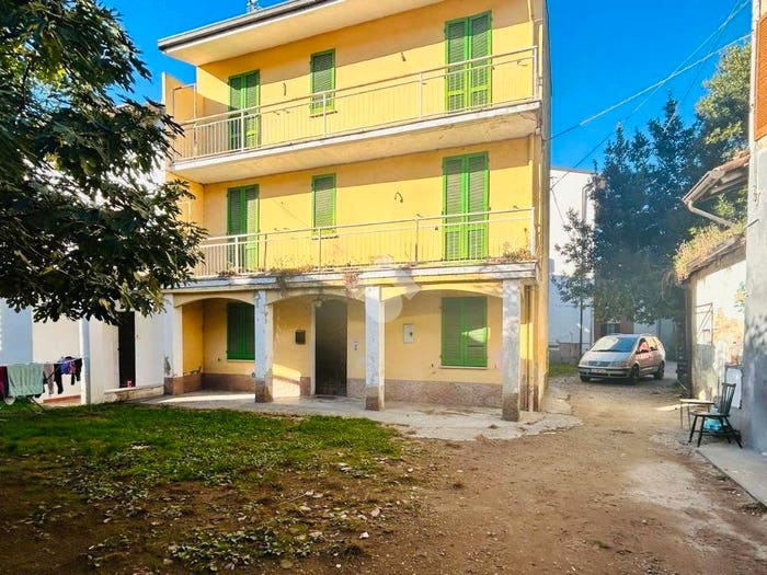Casa quadrilocale in vendita in Via Martiri della Liberta, Centro, Santa Giuletta
