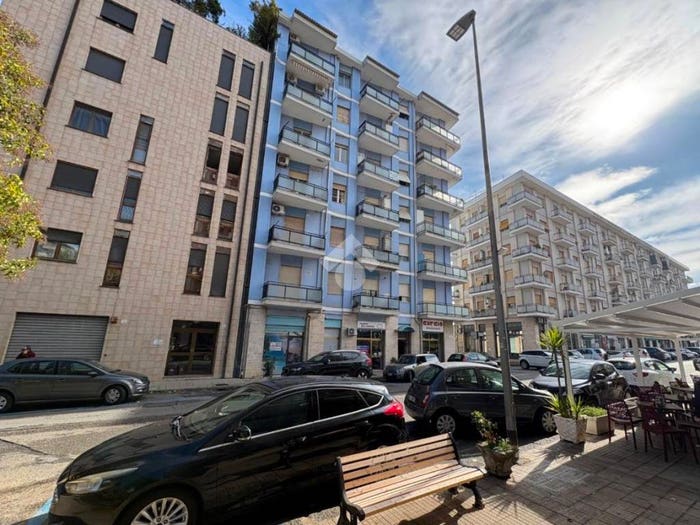 Appartamento quadrilocale in vendita in Piazza Fausto e Luigi Gullo, Panebianco Tribunale, Cosenza