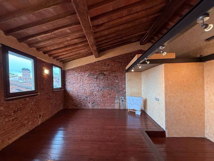 Casa quadrilocale in vendita in Via Santa Croce, Piazza Anfiteatro Torre Guinigi, Lucca