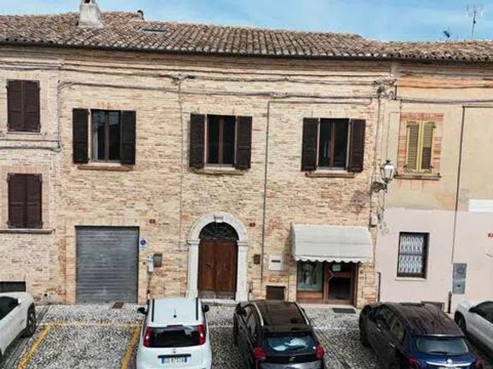 Appartamento quadrilocale in vendita in Piazza De Tharolis No Number, Centro, Ripatransone