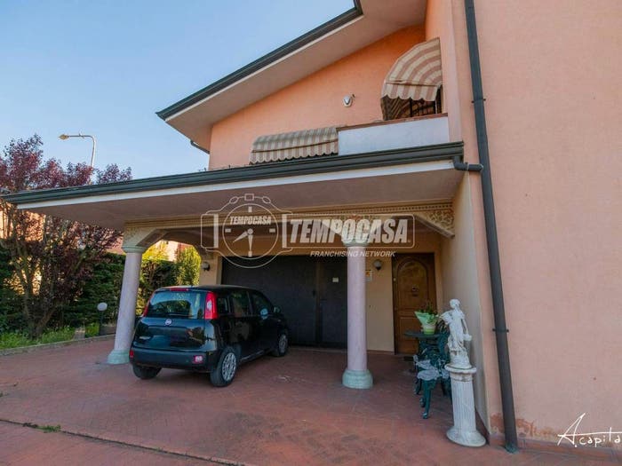 Casa con 6 locali in vendita in Via Provinciale Est, Nonantola