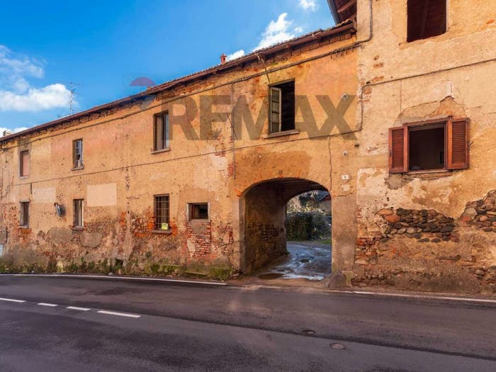 Casa con 6 locali in vendita in Via XX Settembre, Centro, Cairate