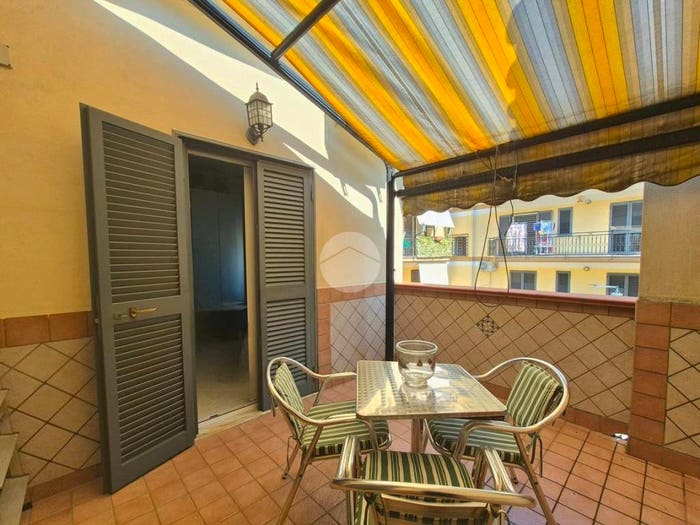 Appartamento quadrilocale in vendita in Corso Umberto I, Centro, Casalnuovo di Napoli