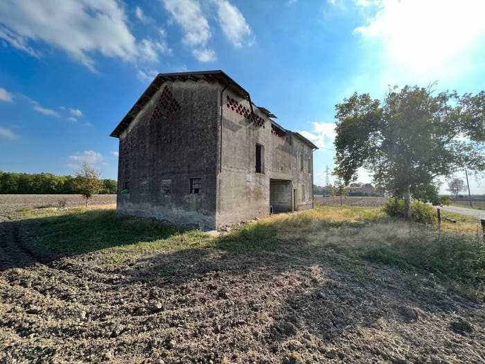 Casa con 6 locali in vendita in Via Madonna, Camposanto