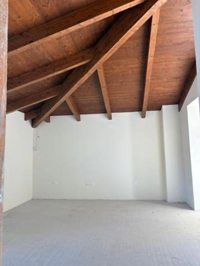 Appartamento quadrilocale in vendita in Via Tevere, Pianello, Ostra