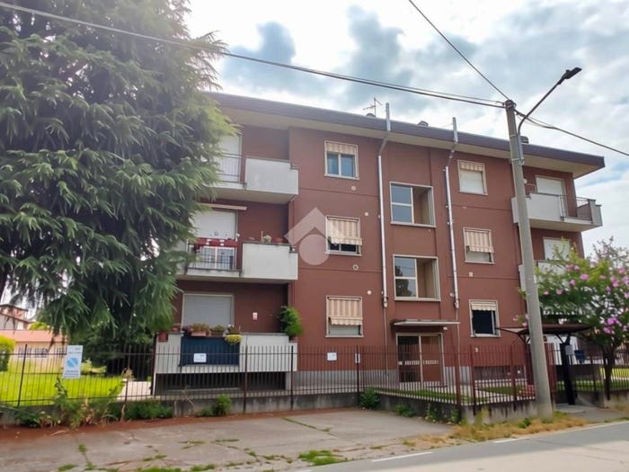Appartamento trilocale in vendita in Via Monte Grappa, Centro, Lonate Pozzolo