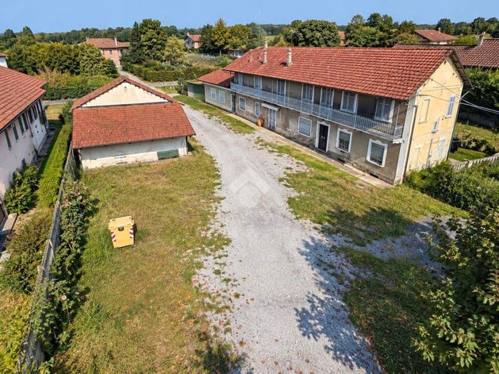 Casa con 6 locali in vendita in Via Gennero, Centro, Carignano