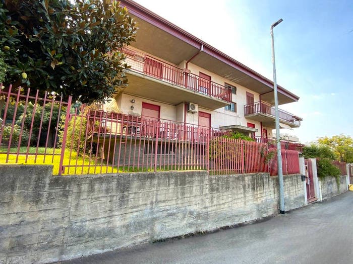 Appartamento quadrilocale in vendita in Via dei Pini, Vambolieri, Aci Catena
