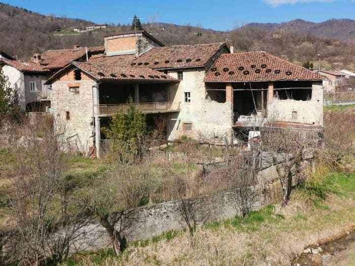 Casa con 6 locali in vendita in VIA TANARO, Bagnasco