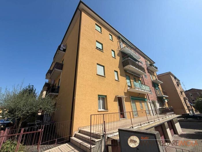 Appartamento trilocale in vendita in Foscolo, Colombarina, Imola
