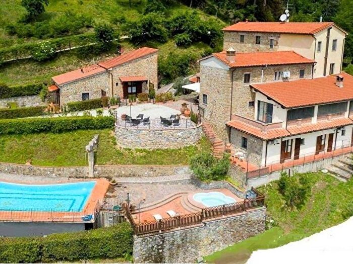 Casa con 6 locali in vendita in Montevettolini, Monsummano Terme