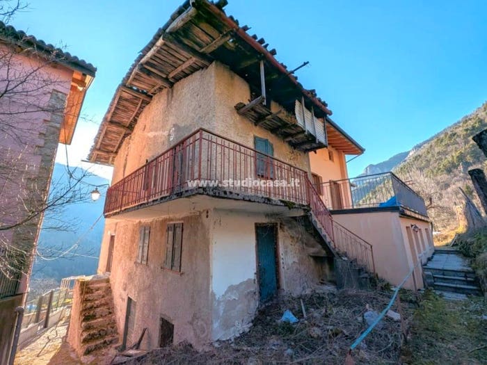 Casa con 6 locali in vendita in Zoreri, Terragnolo