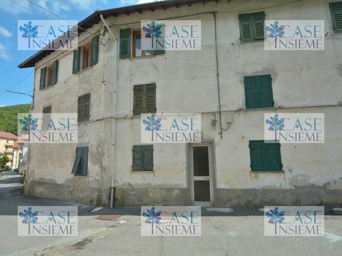 Appartamento quadrilocale in vendita in Via Dei Carlini, Centro, Masone