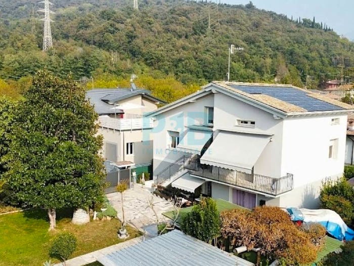Casa con 5 locali in vendita in via Zanardelli, Centro, Nave