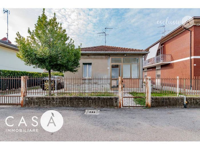 Casa quadrilocale in vendita in Via Carlo Seganti, Ronco, Forlì