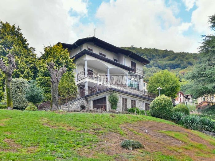 Casa con 6 locali in vendita in Via Prevosto Carlo Mazza, Centro, Asso