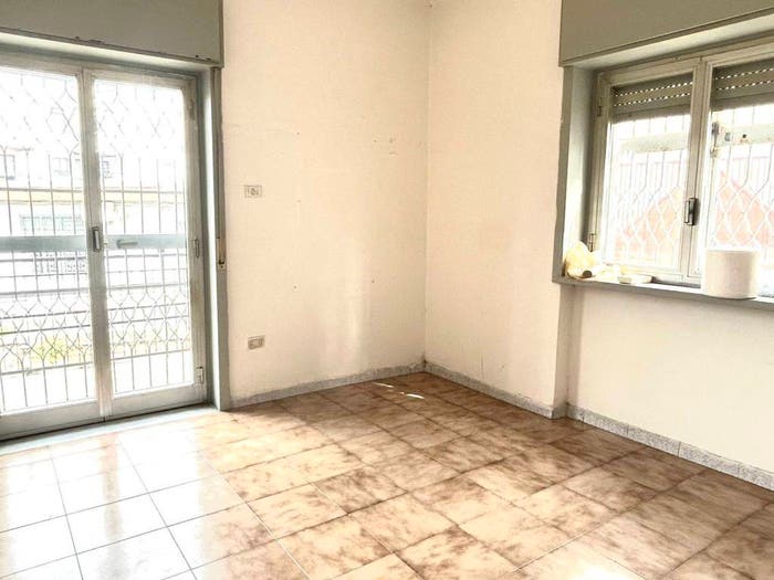 Appartamento trilocale in vendita in Via Emilio Scaglione, Chiaiano, Napoli