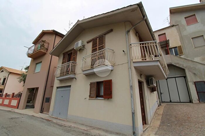 Appartamento trilocale in vendita in Via San Filippo, Atri