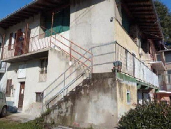 Casa quadrilocale in vendita in Via Vittorio Veneto, Travedona Monate, TravedonaMonate