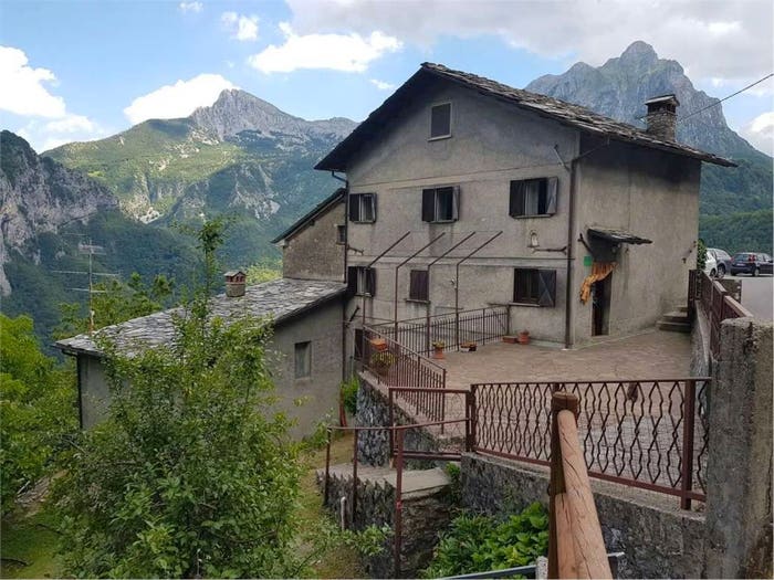 Casa con 6 locali in vendita in Via Casa Beani, Careggine