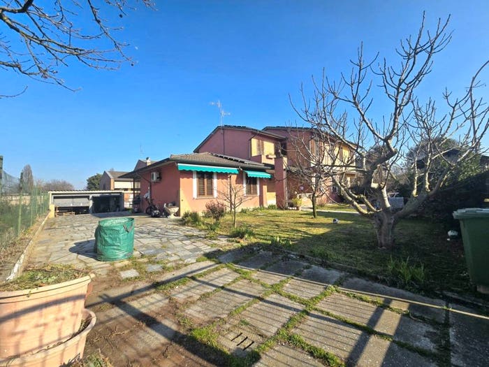 Casa con 6 locali in vendita in Via delle roncaglie, Centro, Roncaro