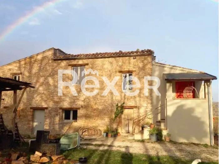 Casa con 6 locali in vendita in Contrada Torbidello, Rotella