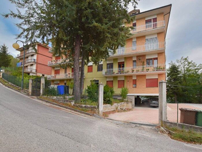 Appartamento con 6 locali in vendita in Via Aldo Moro, Amandola