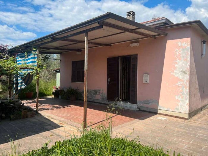 Casa quadrilocale in vendita in via Gotara, Zona Industriale, Massa