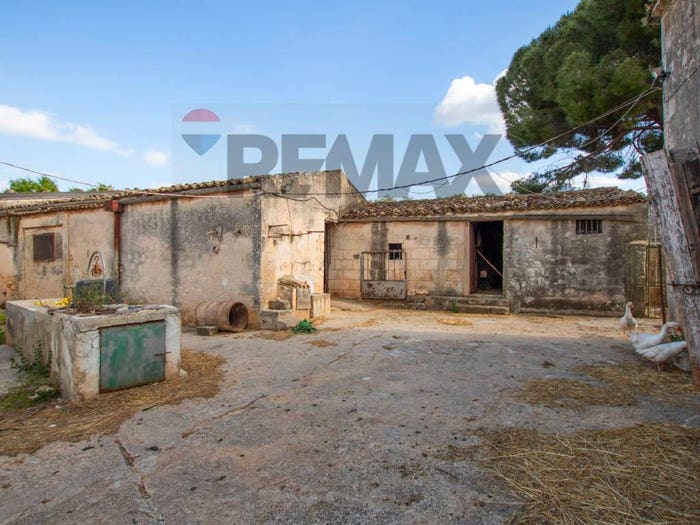 Casa con 6 locali in vendita in via per Canicattini, Canicattini Bagni