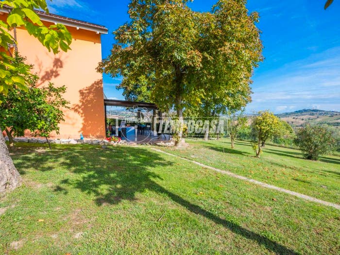 Casa quadrilocale in vendita in Via Alessandro Manzoni, Montelupone