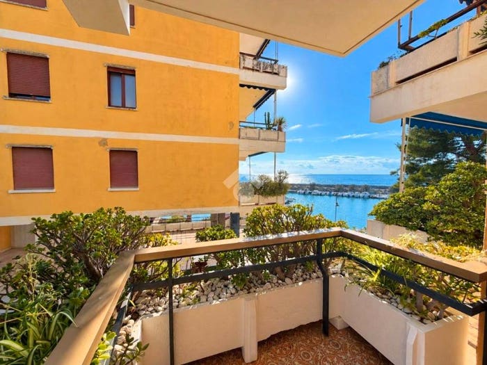 Appartamento quadrilocale in vendita in Via della Chiesa, San Lorenzo al Mare