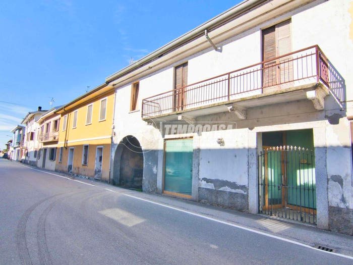 Casa quadrilocale in vendita in Corso Camillo Cavour, Vespolate