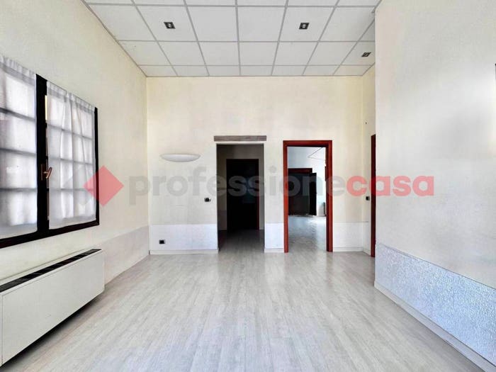 Appartamento trilocale in vendita in Via Roma, Dormelletto