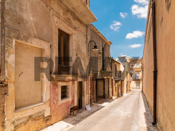 Casa con 6 locali in vendita in Via Santa Sofia, Centro, Chiaramonte Gulfi