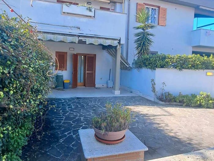 Casa trilocale in vendita in Via Dei Salici, Villa Claudia, Anzio