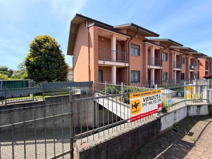 Casa con 6 locali in vendita in Via Paolo Borsellino, Centro, Ciriè