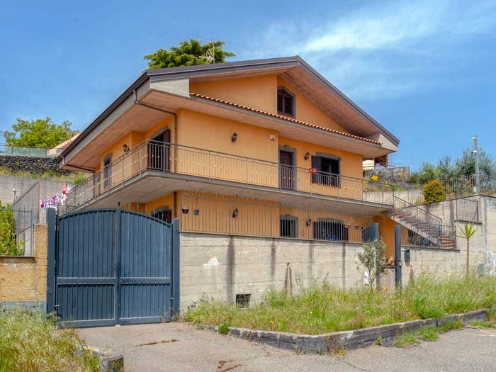 Casa con 6 locali in vendita in Via Tremonti, Centro, Pedara