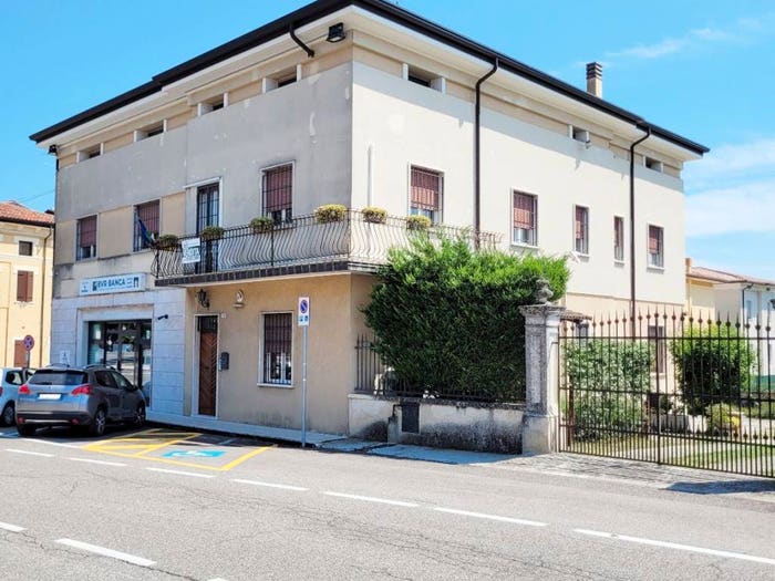 Casa con 6 locali in vendita in Piazza della Libertà, Centro, Illasi