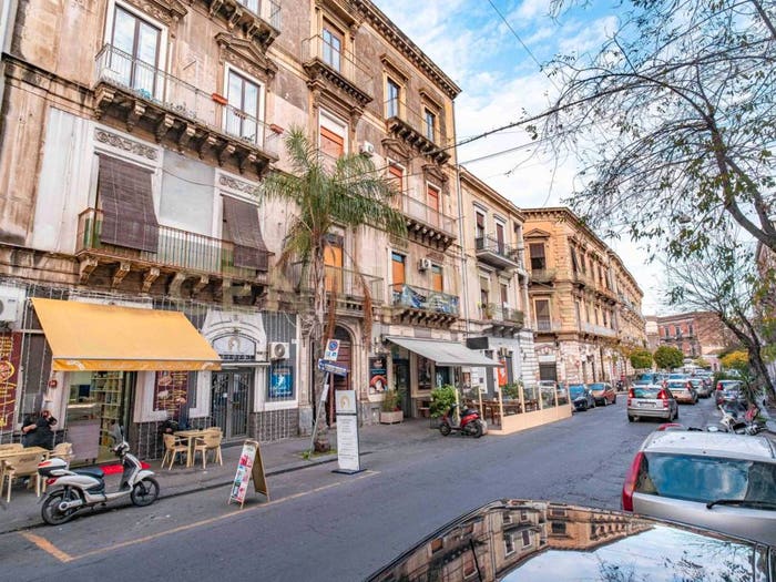 Appartamento con 6 locali in vendita in Via Plebiscito, Centro Storico, Catania