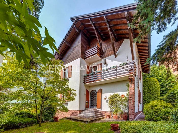 Casa quadrilocale in vendita in Via Asiago, Semicentro, Cantù
