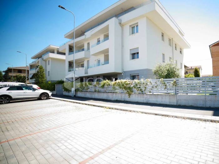 Appartamento con 6 locali in vendita in Via Franco Busani, Magreta, Formigine